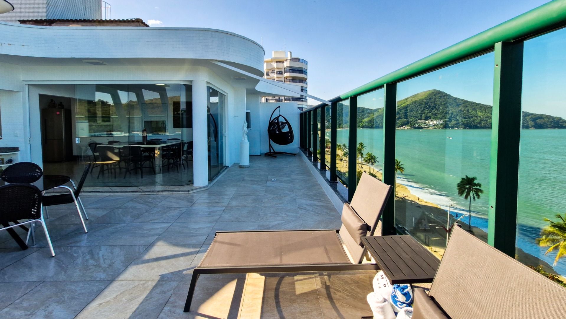 Cobertura Duplex Frente Mar com Vista Panorâmica de 280° e Piscina Privativa em Martim de Sá