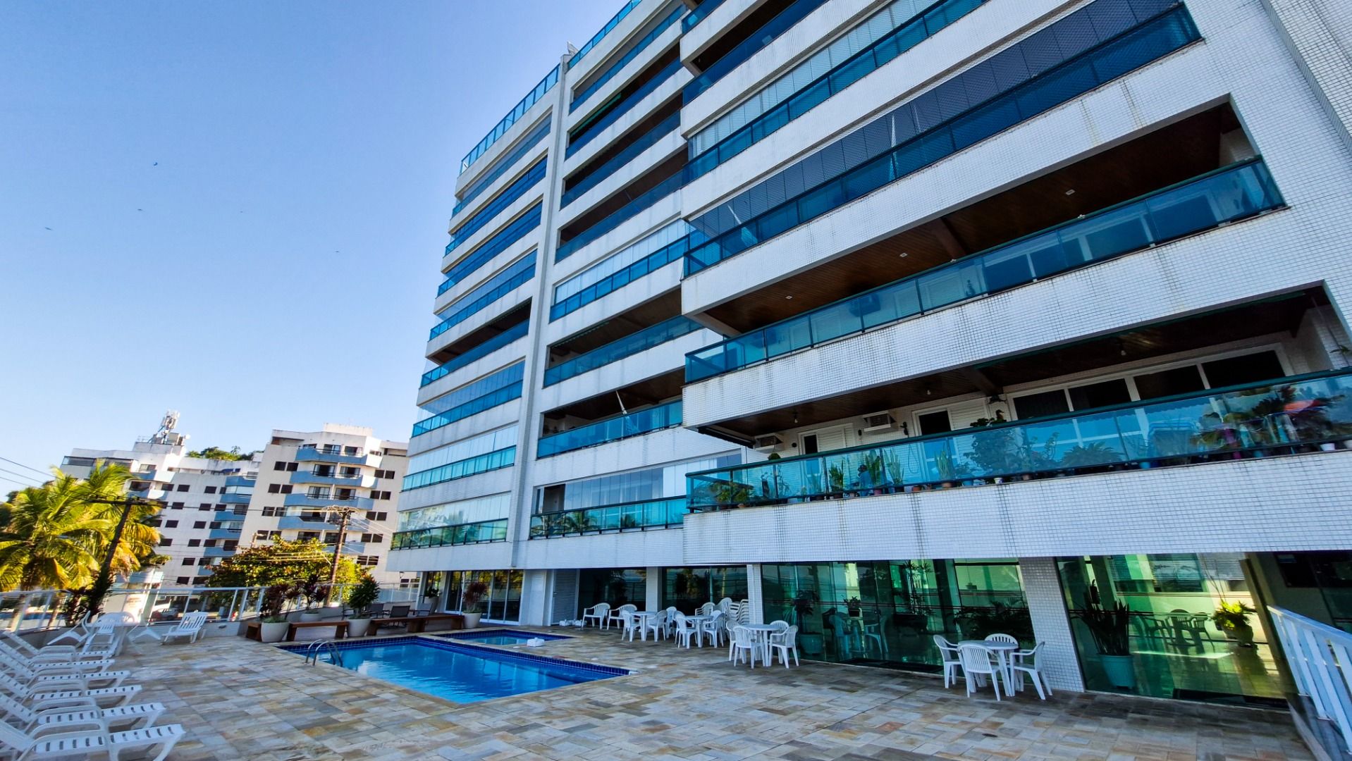 Cobertura Duplex Frente Mar com Vista Panorâmica de 280° e Piscina Privativa em Martim de Sá