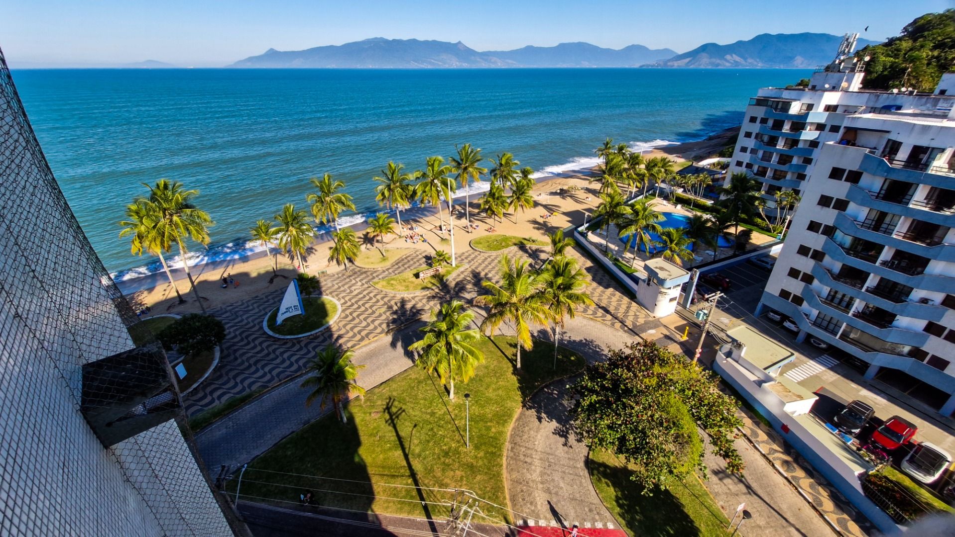Cobertura Duplex Frente Mar com Vista Panorâmica de 280° e Piscina Privativa em Martim de Sá
