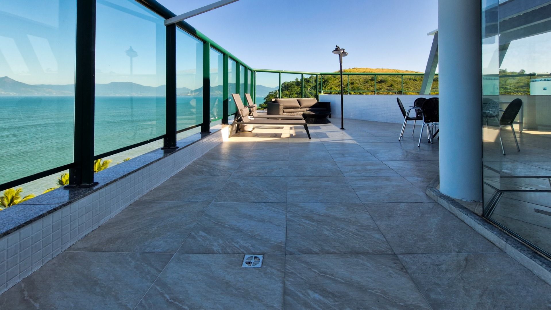 Cobertura Duplex Frente Mar com Vista Panorâmica de 280° e Piscina Privativa em Martim de Sá
