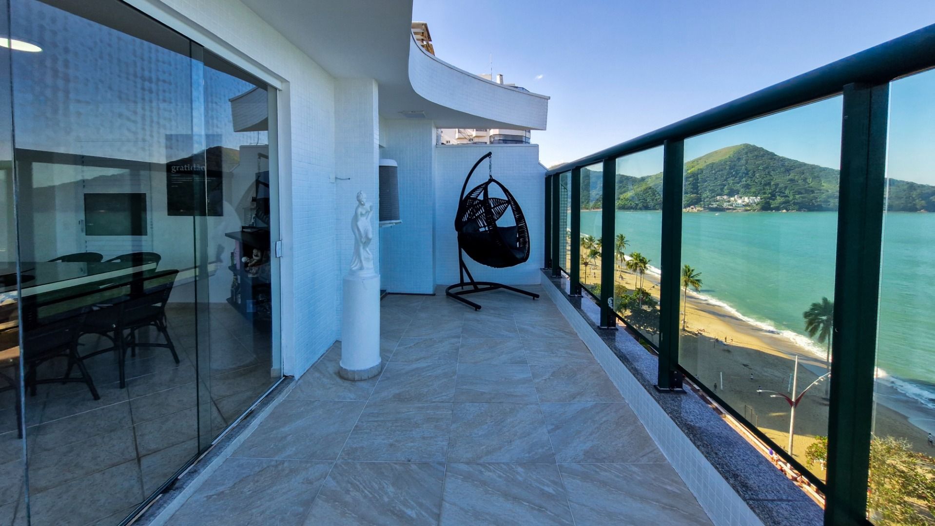 Cobertura Duplex Frente Mar com Vista Panorâmica de 280° e Piscina Privativa em Martim de Sá