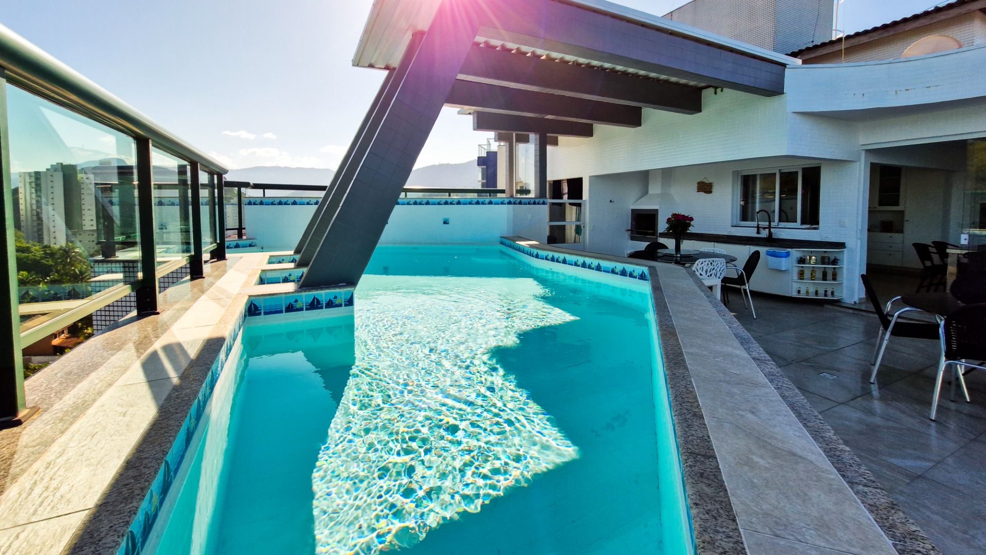 Cobertura Duplex Frente Mar com Vista Panorâmica de 280° e Piscina Privativa em Martim de Sá