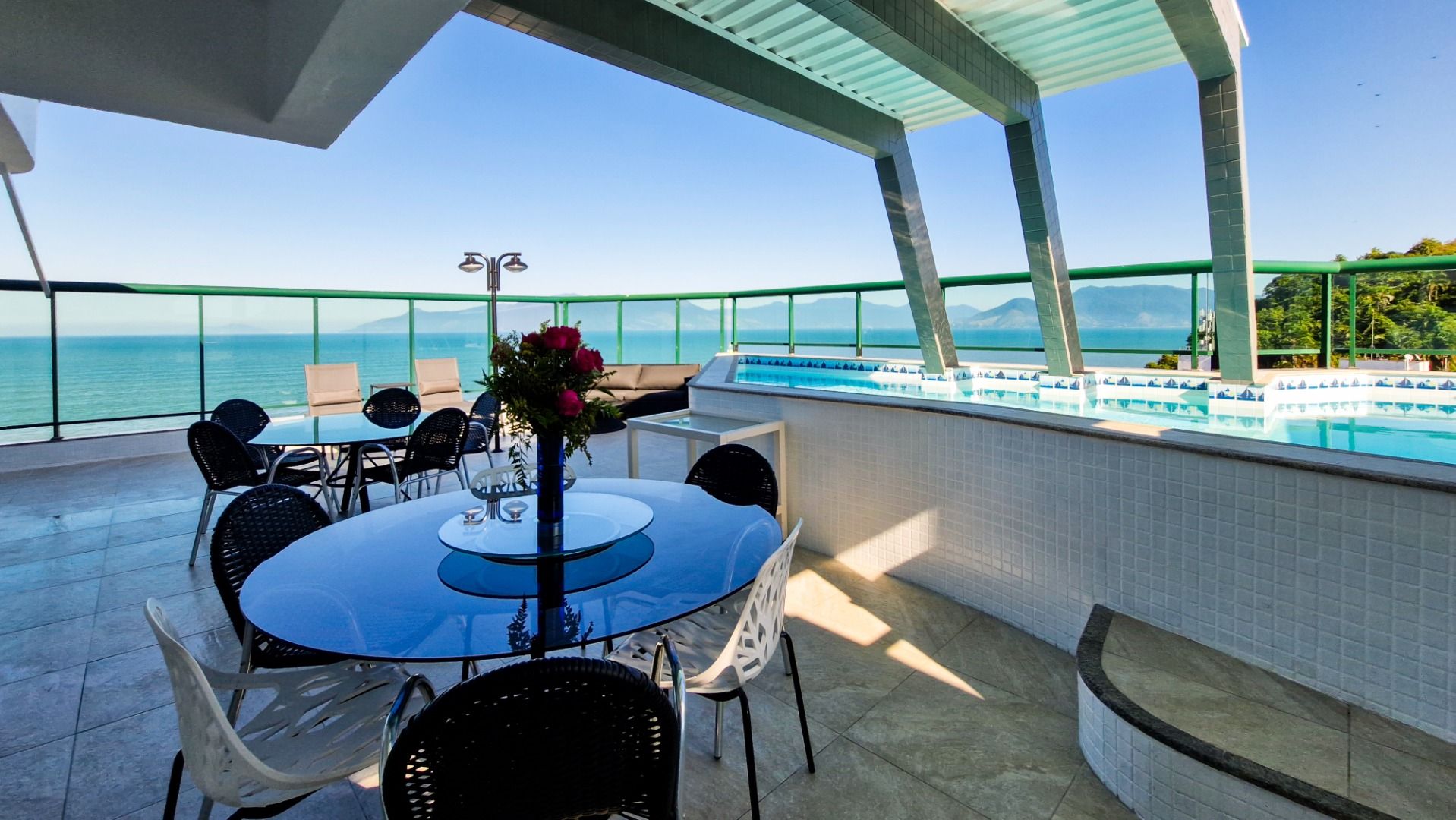 Cobertura Duplex Frente Mar com Vista Panorâmica de 280° e Piscina Privativa em Martim de Sá