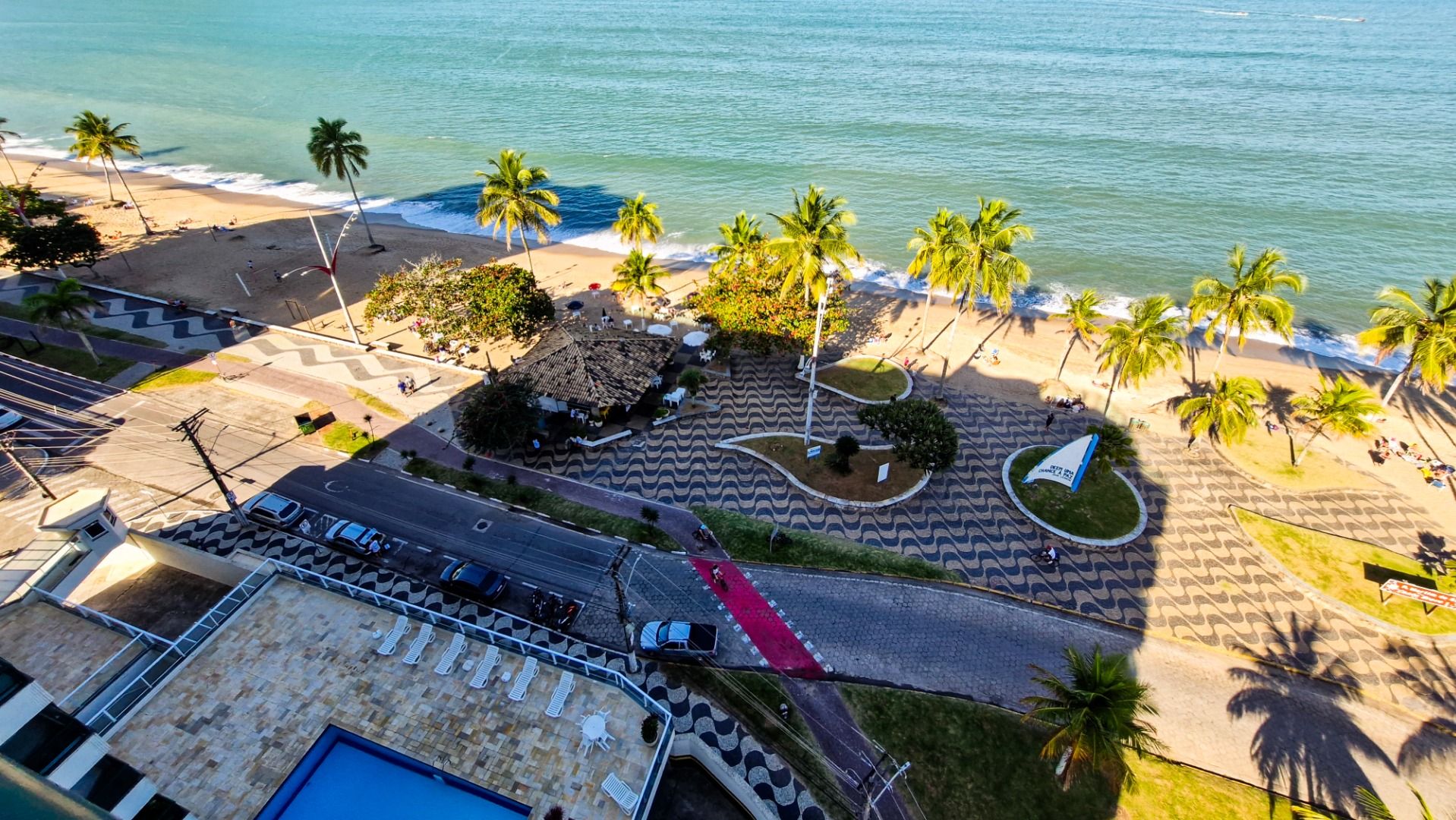 Cobertura Duplex Frente Mar com Vista Panorâmica de 280° e Piscina Privativa em Martim de Sá