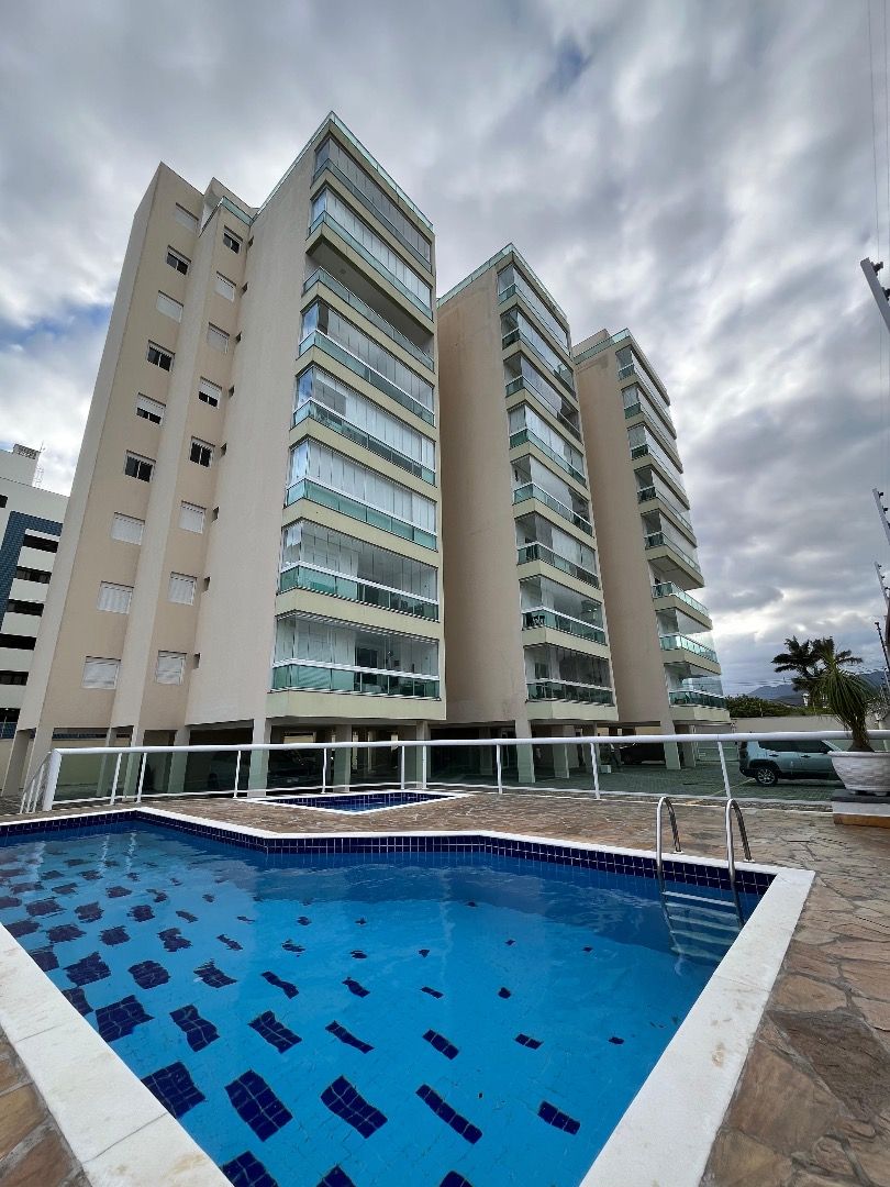 Apartamento com 3 dormitórios e vista para o mar no Indaiá