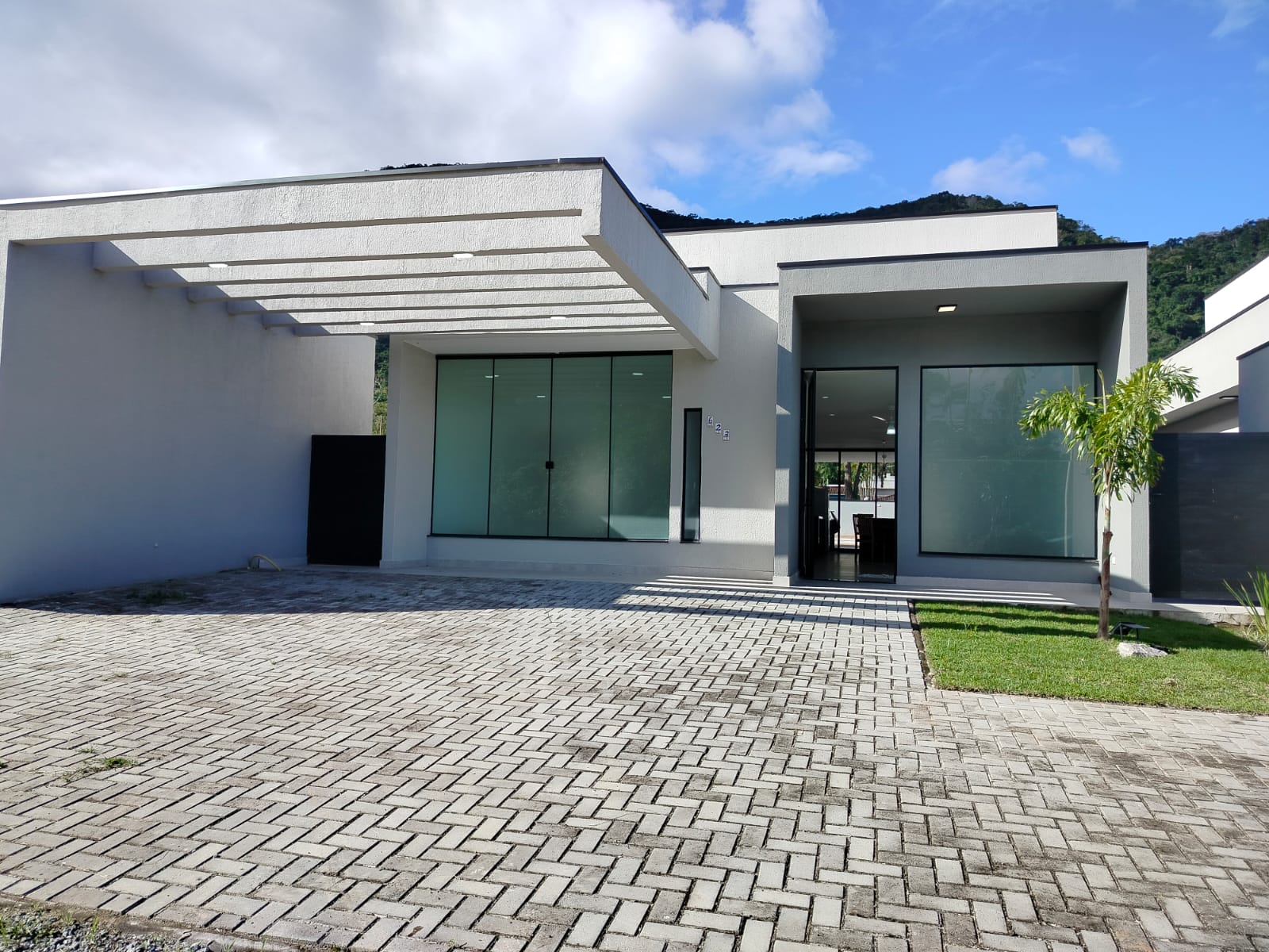 CASA EM CONDOMINIO FECHADO 