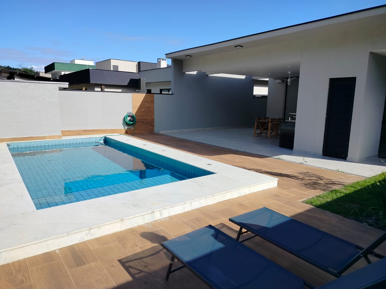 CASA EM CONDOMINIO FECHADO 
