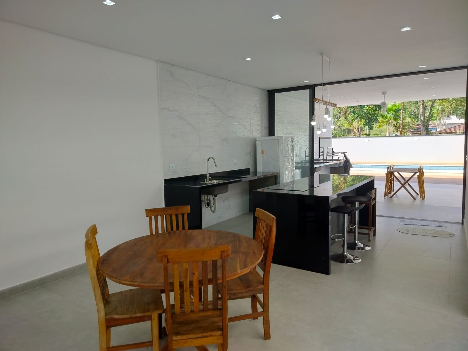 CASA EM CONDOMINIO FECHADO 