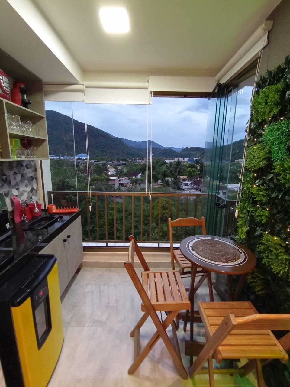 LINDO APARTAMENTO MOBILIADO E DECORADO NA MARTIN DE SA 