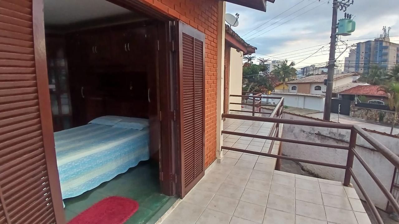Sobrado Mobiliado em Condomínio Fechado no Martim de Sá