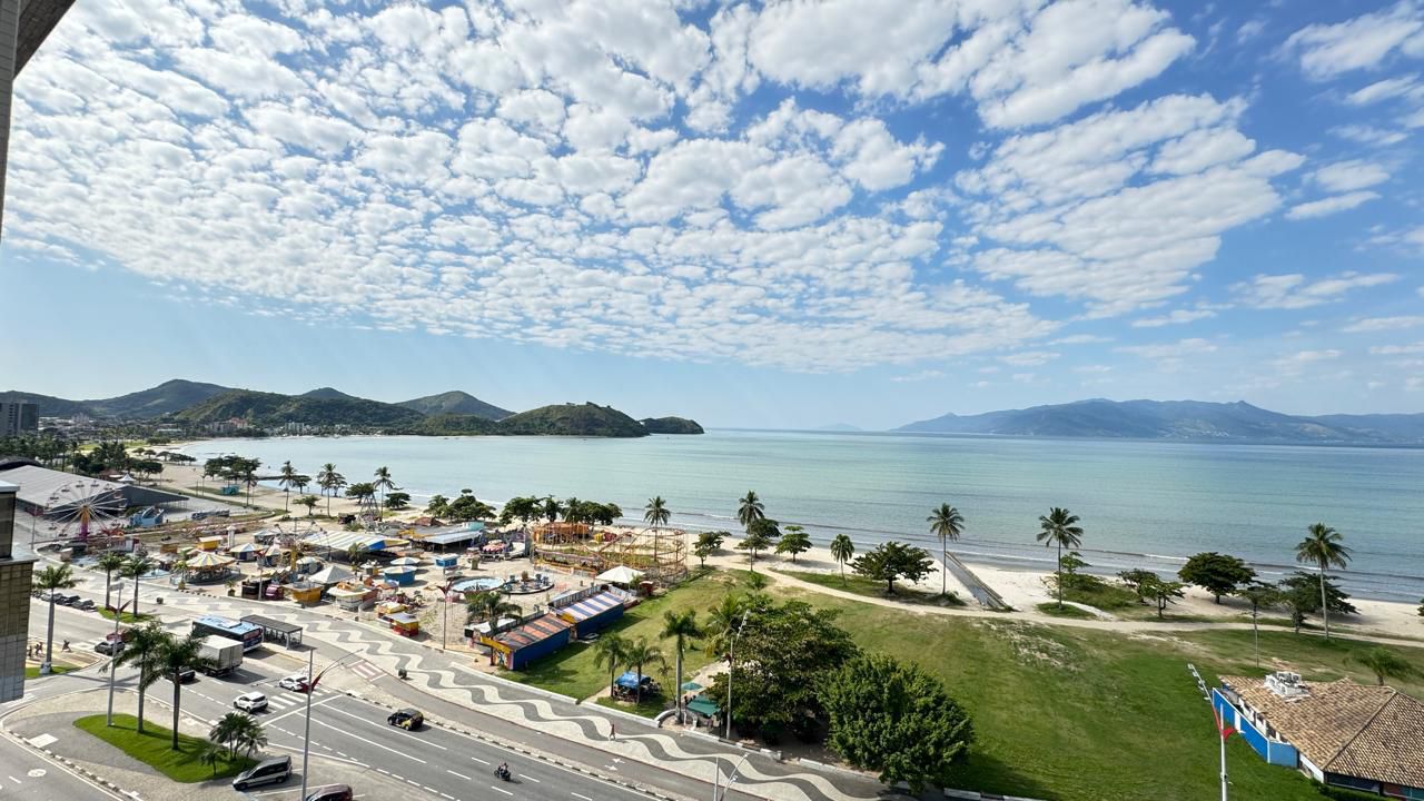 Apartamento Mobiliado e Decorado com Vista Permanente para o Mar no Sunset, Centro