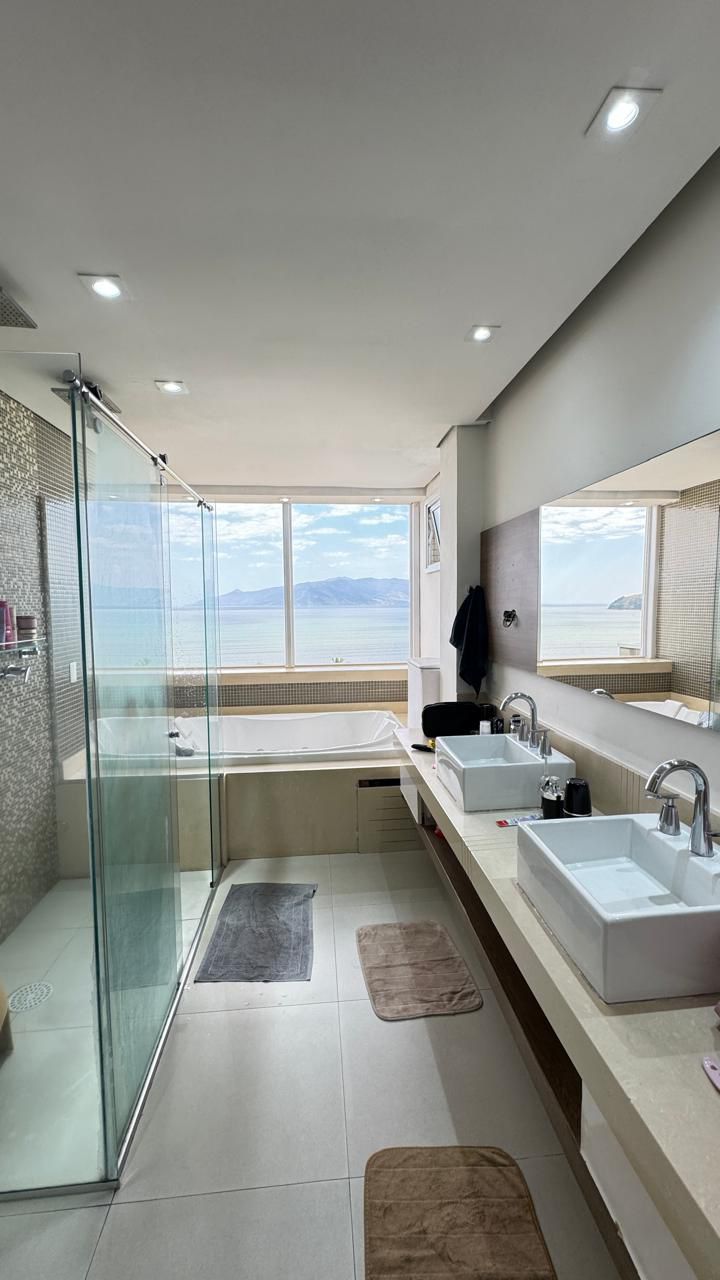 Apartamento Mobiliado e Decorado com Vista Permanente para o Mar no Sunset, Centro