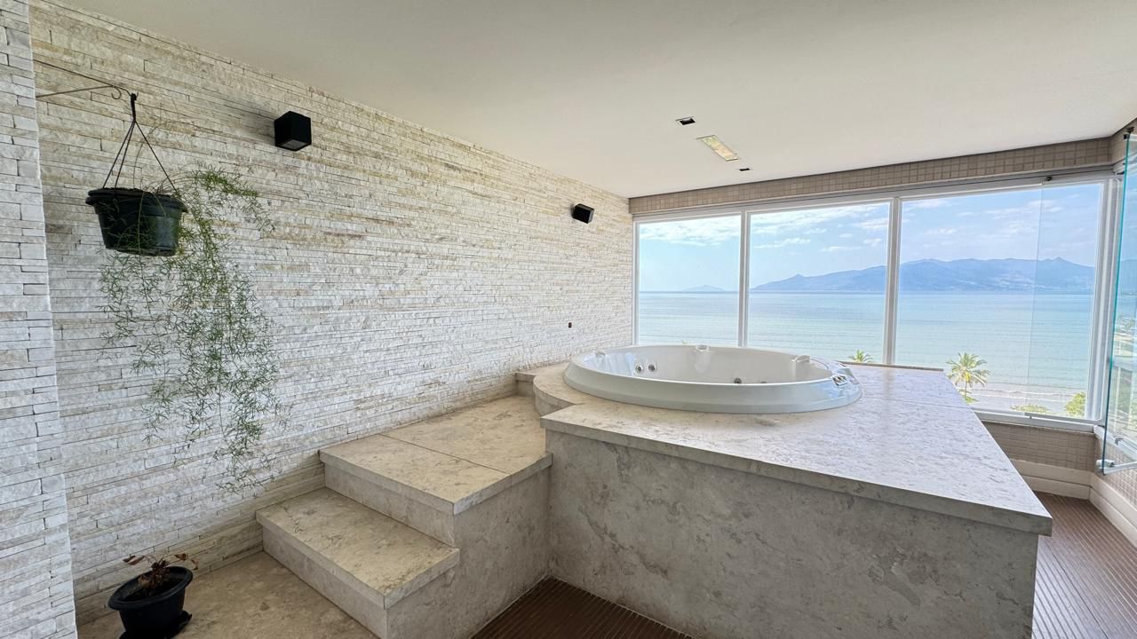 Apartamento Mobiliado e Decorado com Vista Permanente para o Mar no Sunset, Centro