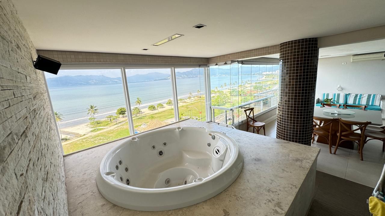 Apartamento Mobiliado e Decorado com Vista Permanente para o Mar no Sunset, Centro