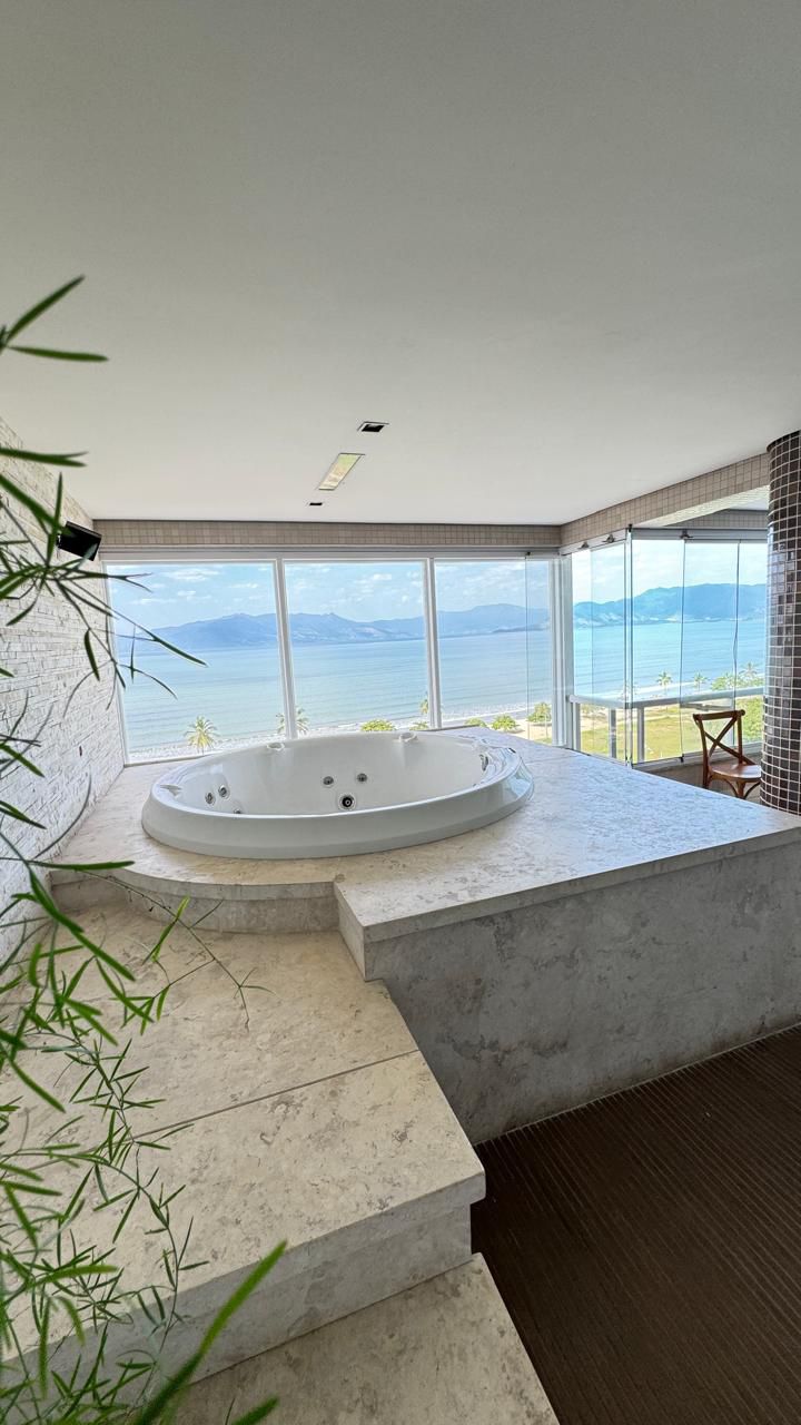 Apartamento Mobiliado e Decorado com Vista Permanente para o Mar no Sunset, Centro