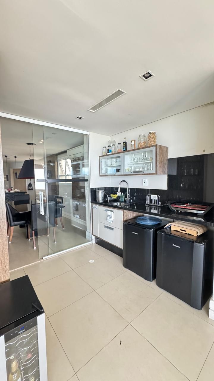 Apartamento Mobiliado e Decorado com Vista Permanente para o Mar no Sunset, Centro