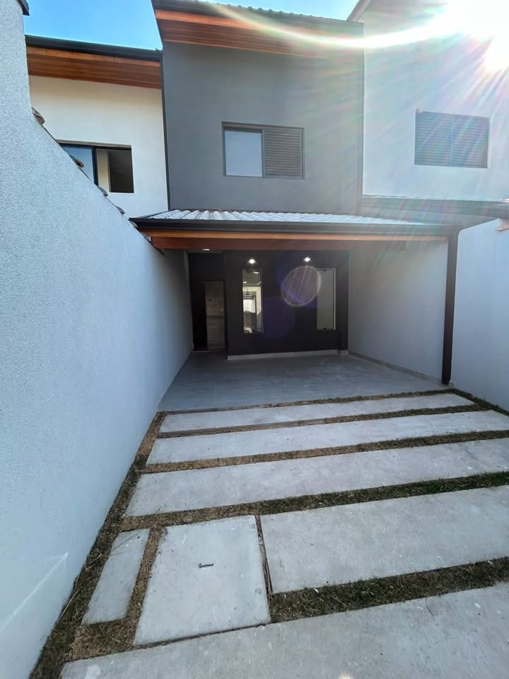 Sobrado com 2 suítes no Pontal de Santa Marina