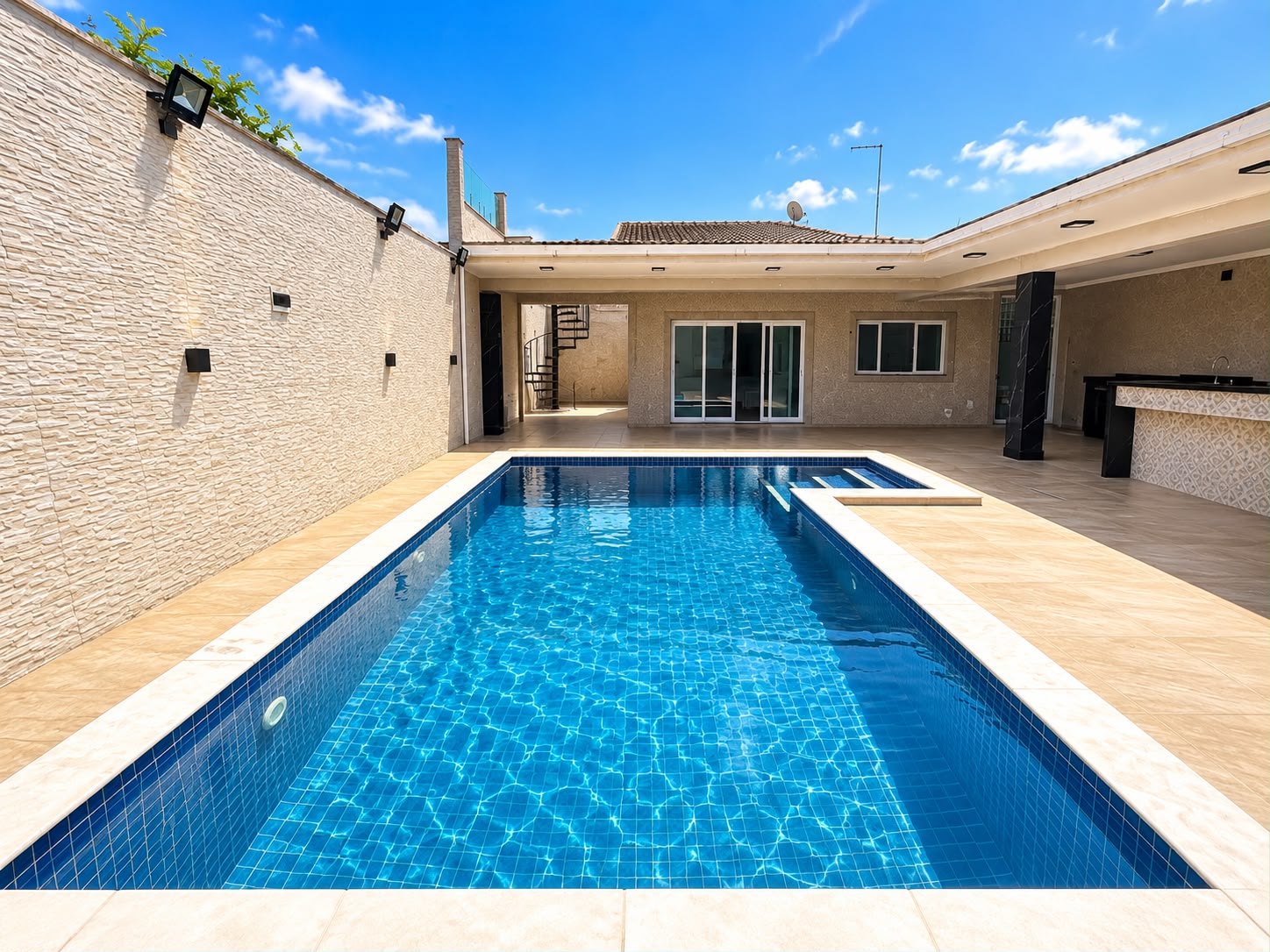Casa térrea com piscina e área gourmet privativa
