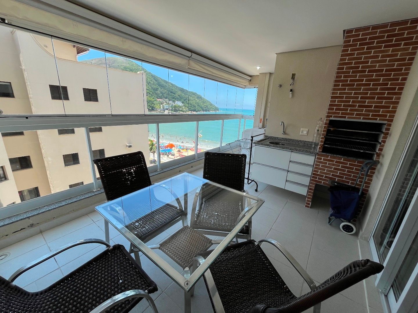 Apartamento Frente Mar com Varanda Gourmet no Martim de Sá
