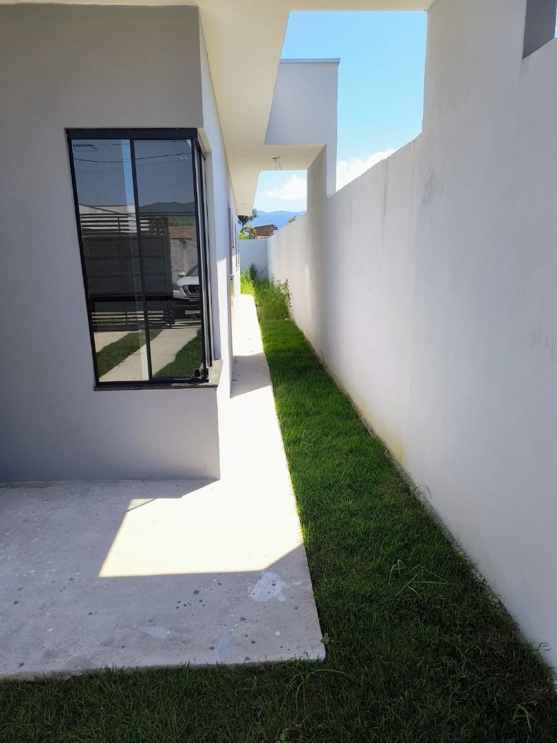 Casa Nova com Suíte e Persianas no Pontal de Santa Marina