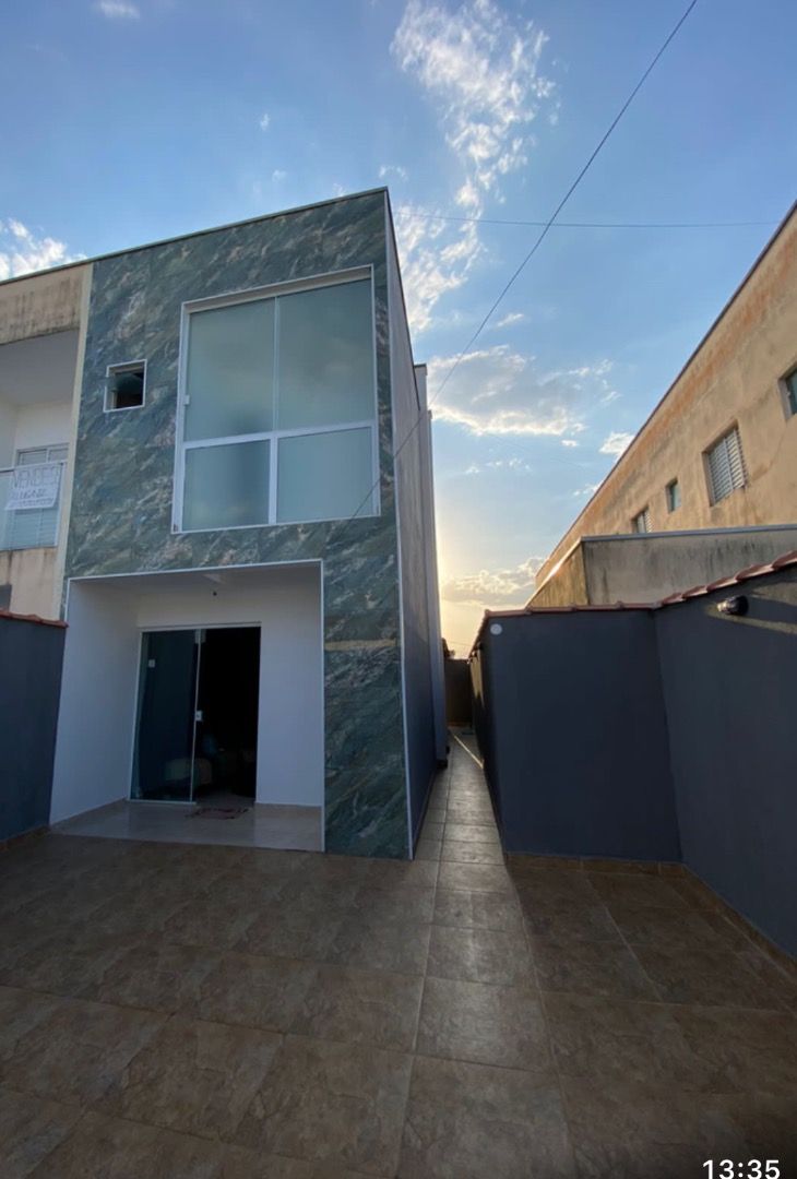 Sobrado com Piscina Privativa e Vista para as Montanhas no Recanto do Sol