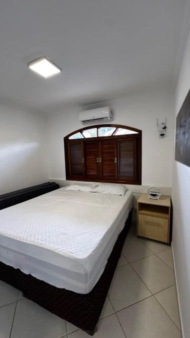 Mansão de Alto Padrão com Piscina e Campo de Futebol no Condomínio Costa Verde, Tabatinga