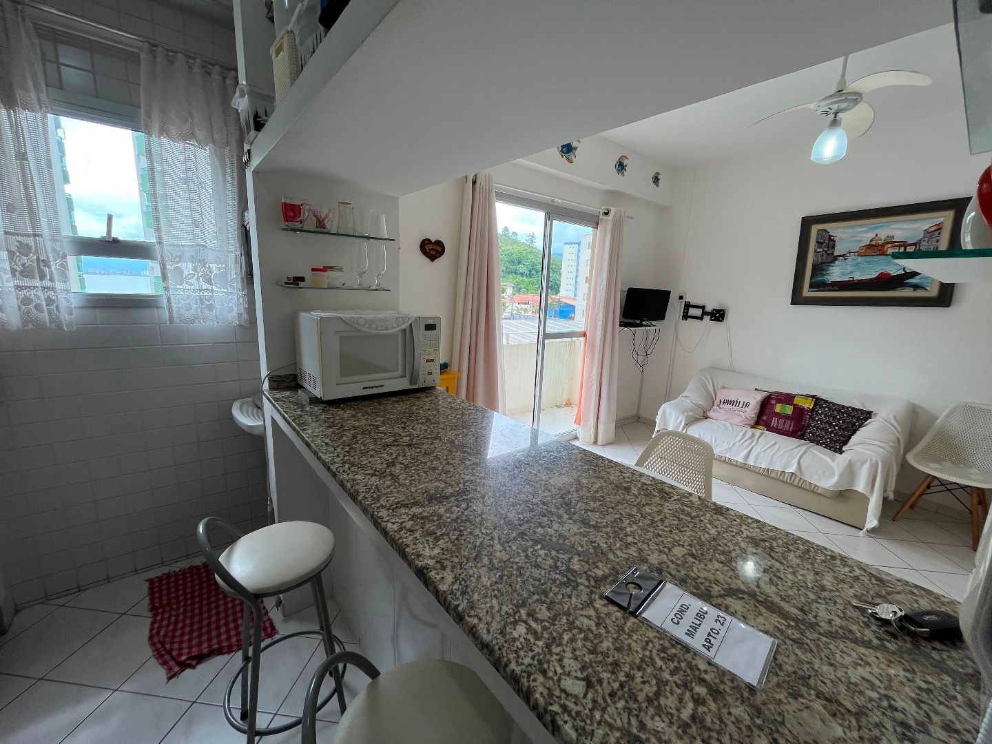 Flat Mobiliado a 40m da Praia na Prainha, Condominio Malibu