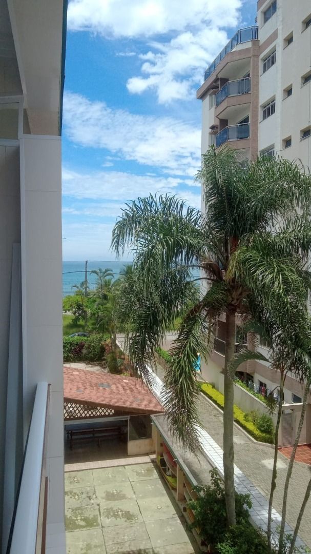 Apartamento Reformado com Vista para o Mar no Massaguaçu