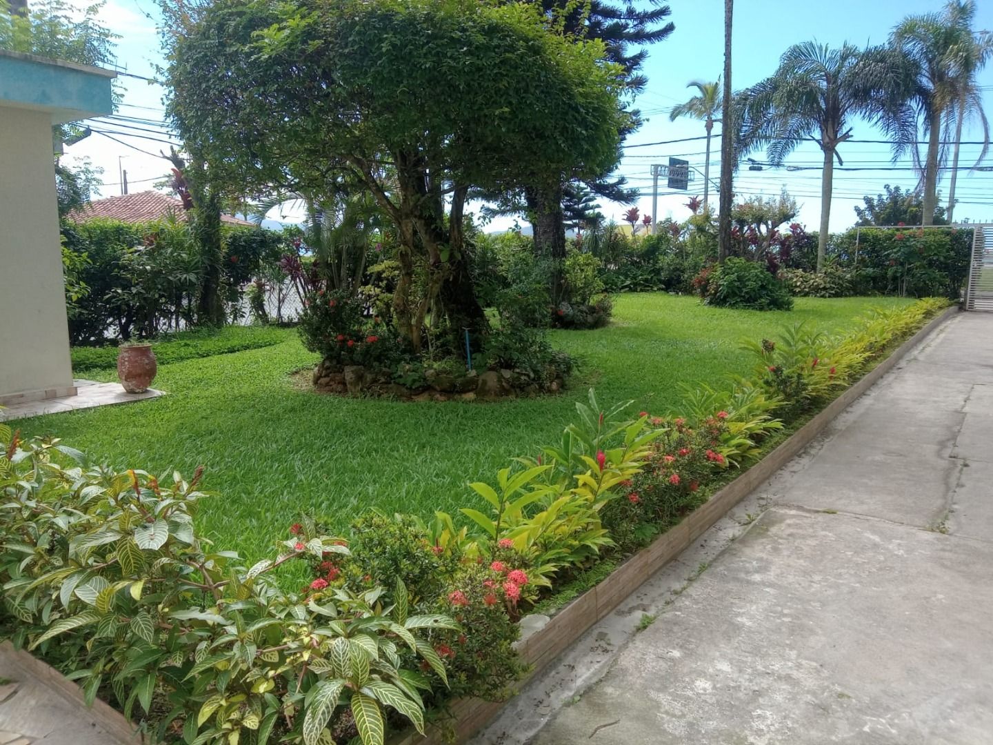 Apartamento Reformado com Vista para o Mar no Massaguaçu