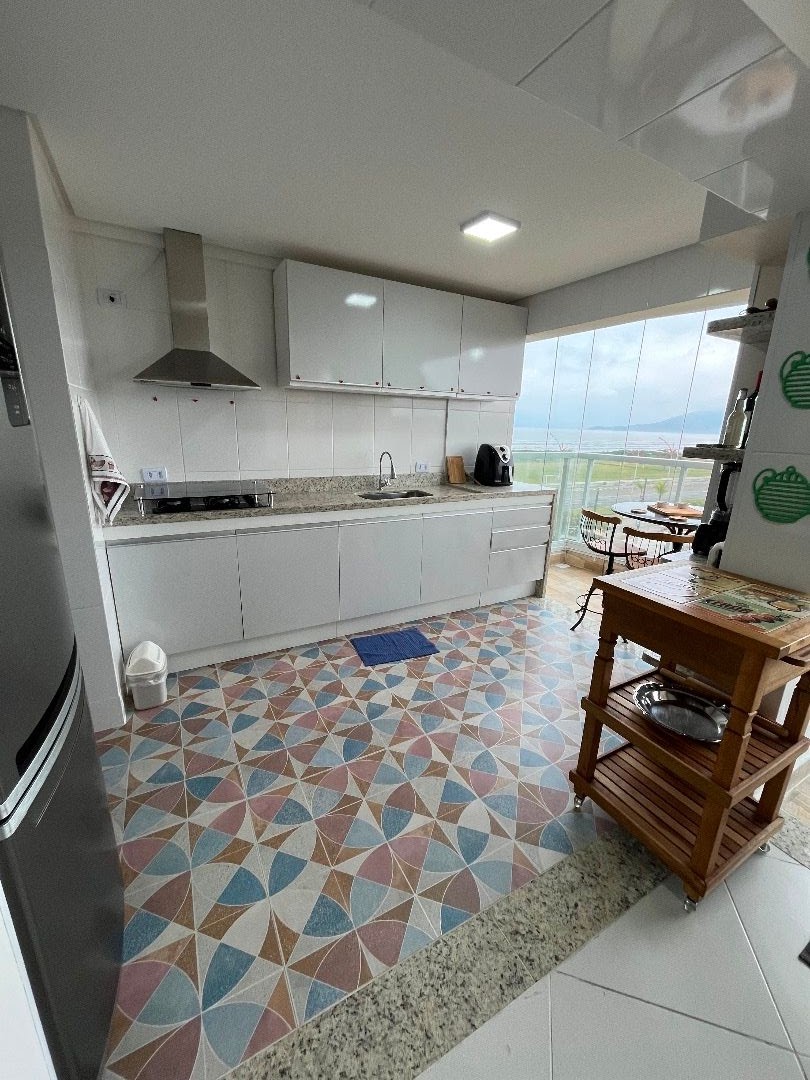 Apartamento com Vista para o Mar no Edifício Malbec, Praia do Indaiá