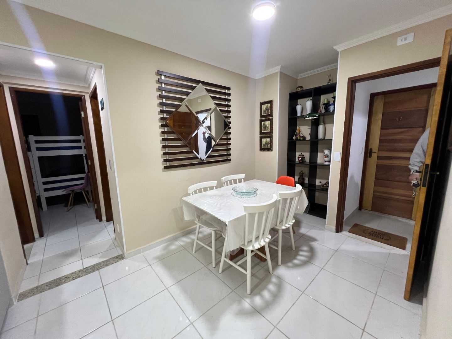 Apartamento Mobiliado com Suíte em Martim de Sá