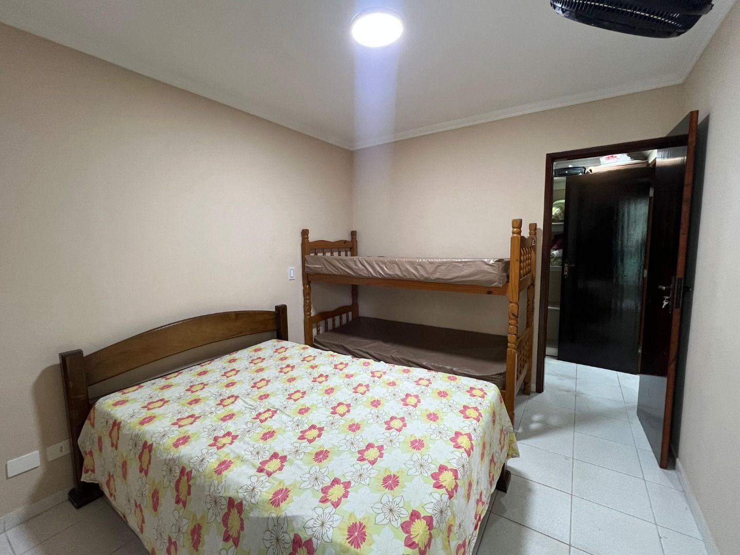 Apartamento Mobiliado com Suíte em Martim de Sá