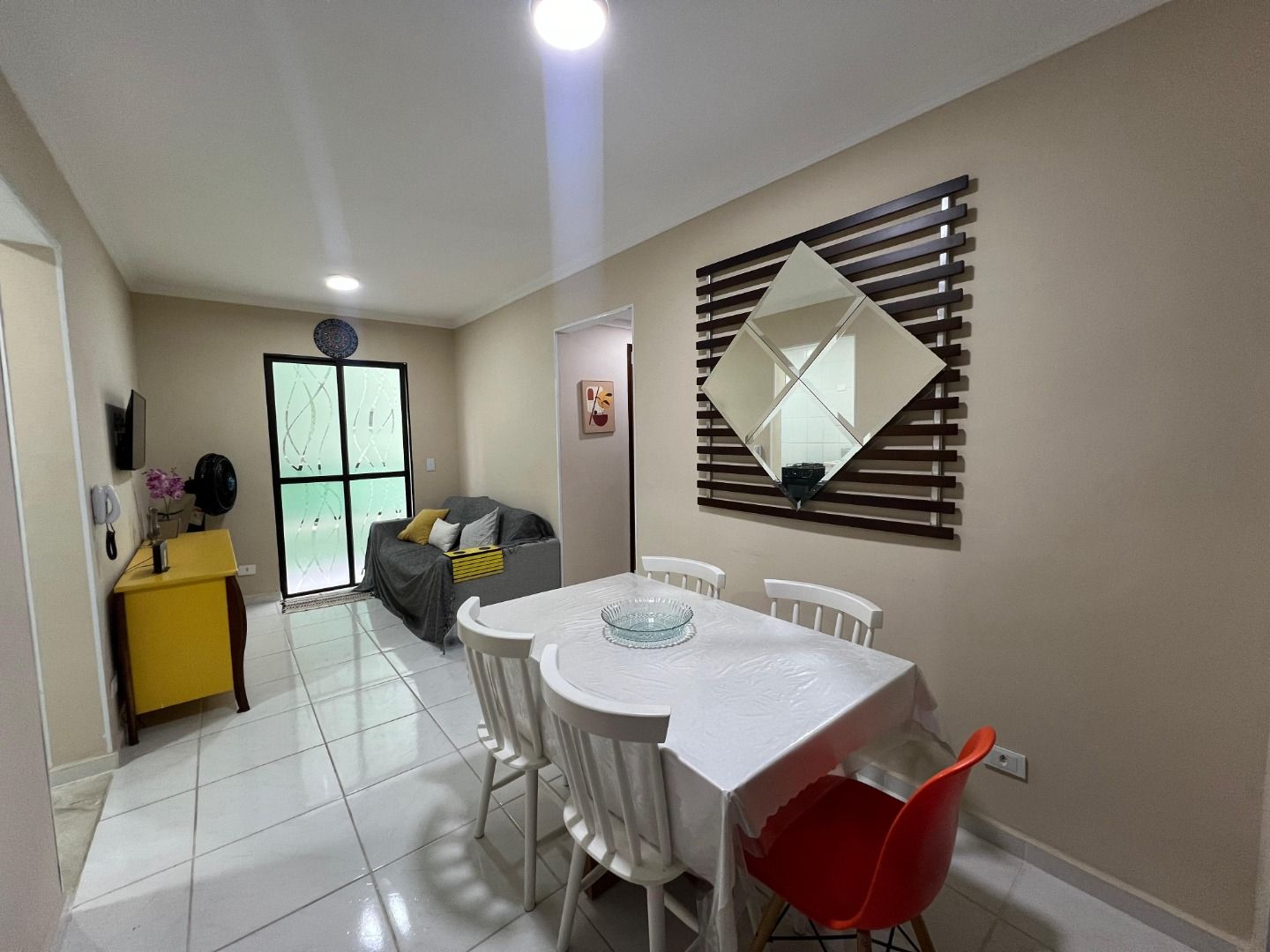 Apartamento Mobiliado com Suíte em Martim de Sá