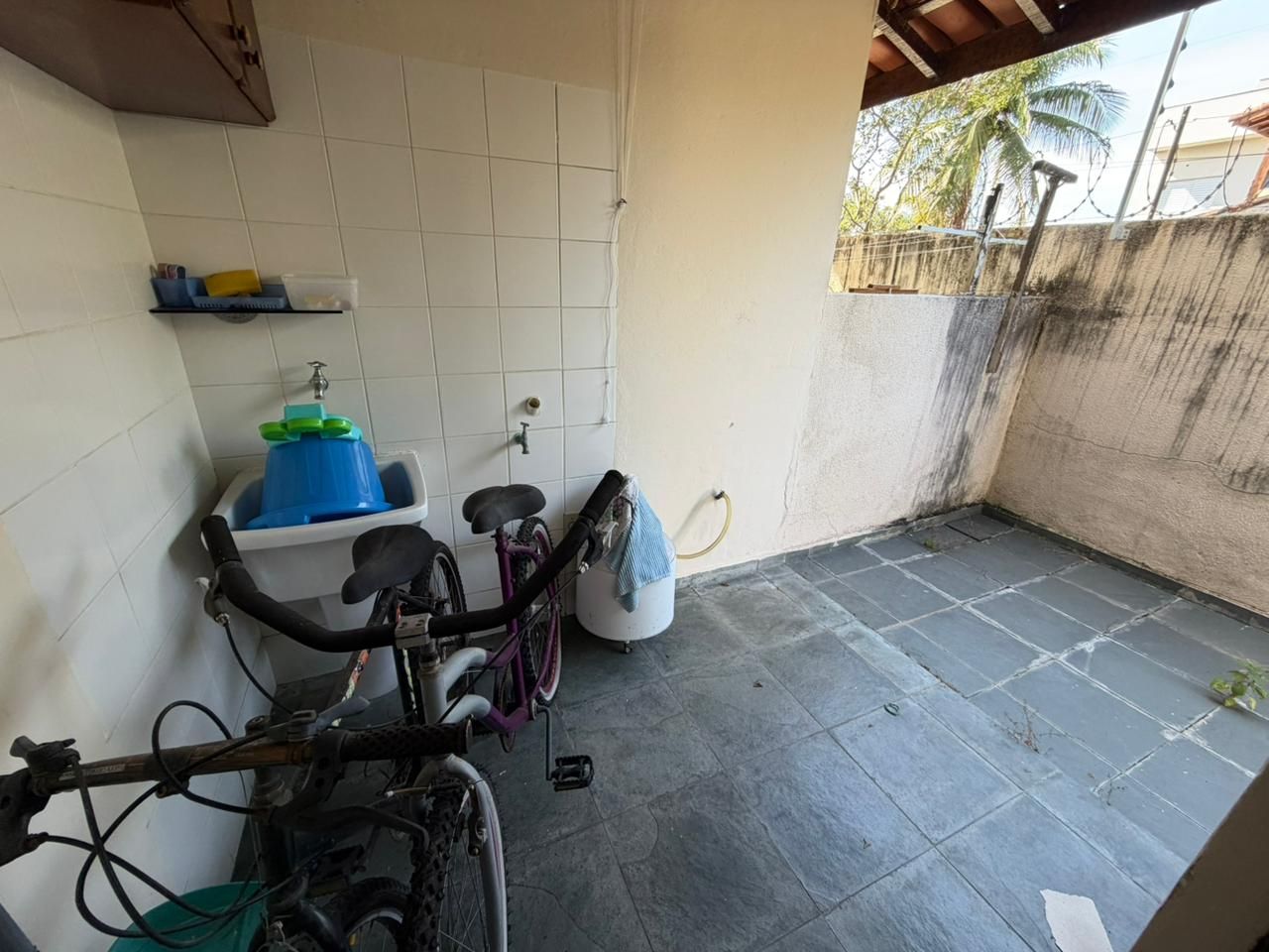 Sobrado em Condomínio Fechado a 250m da Praia das Palmeiras