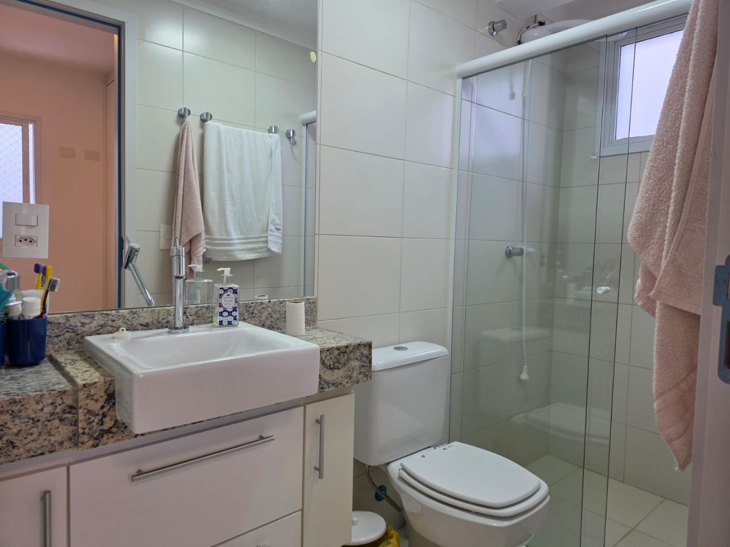 Apartamento com 3 Dormitórios e Varanda Gourmet no Indaiá