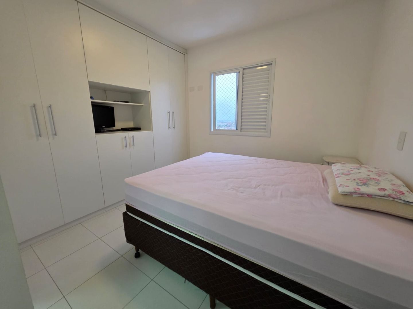 Apartamento com 3 Dormitórios e Varanda Gourmet no Indaiá