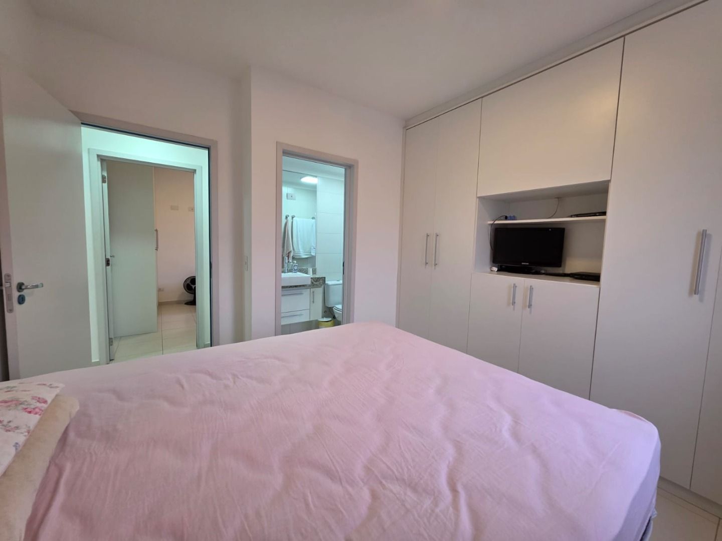 Apartamento com 3 Dormitórios e Varanda Gourmet no Indaiá