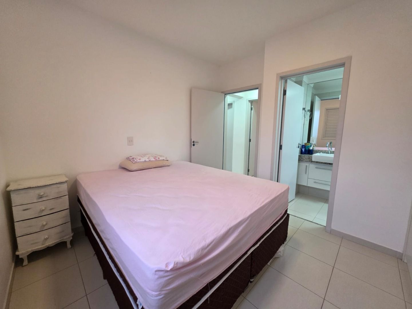 Apartamento com 3 Dormitórios e Varanda Gourmet no Indaiá