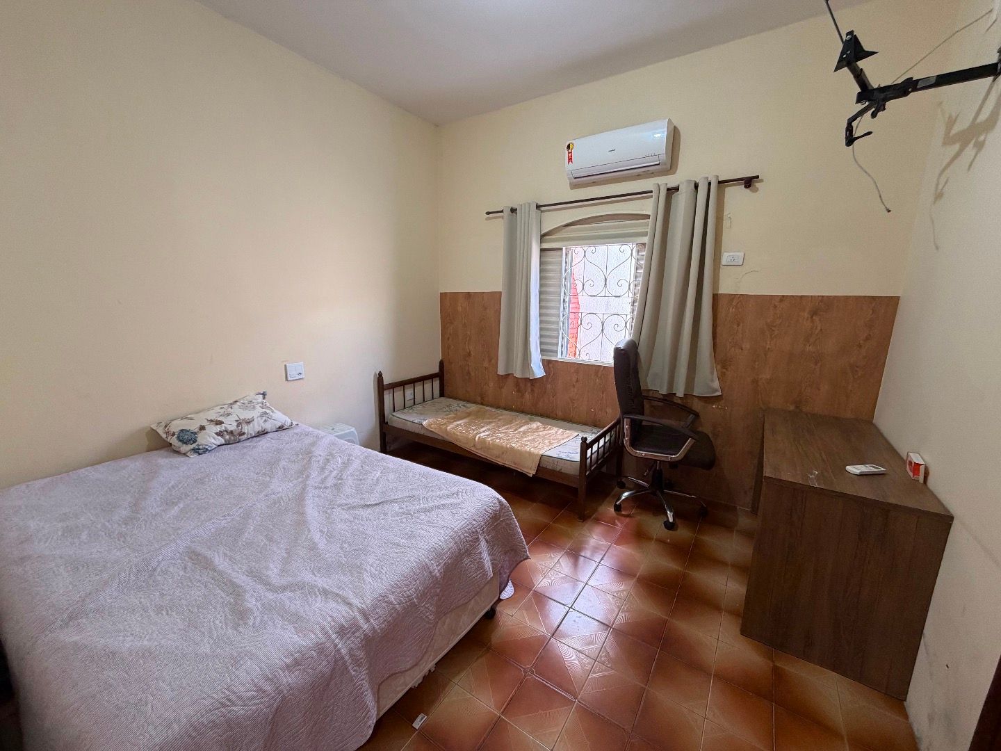 Casa com Piscina e 4 Suítes na Praia das Palmeiras, Jardim Britânia