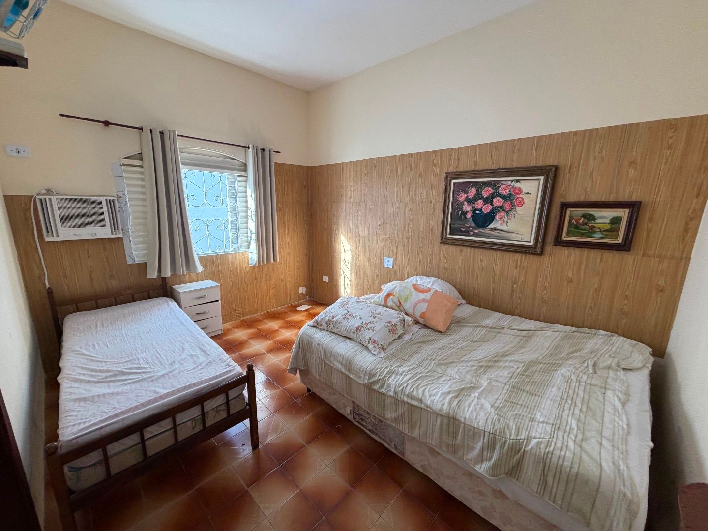 Casa com Piscina e 4 Suítes na Praia das Palmeiras, Jardim Britânia