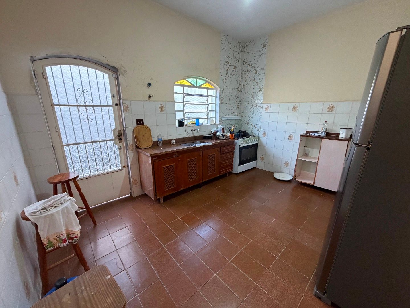 Casa com Piscina e 4 Suítes na Praia das Palmeiras, Jardim Britânia