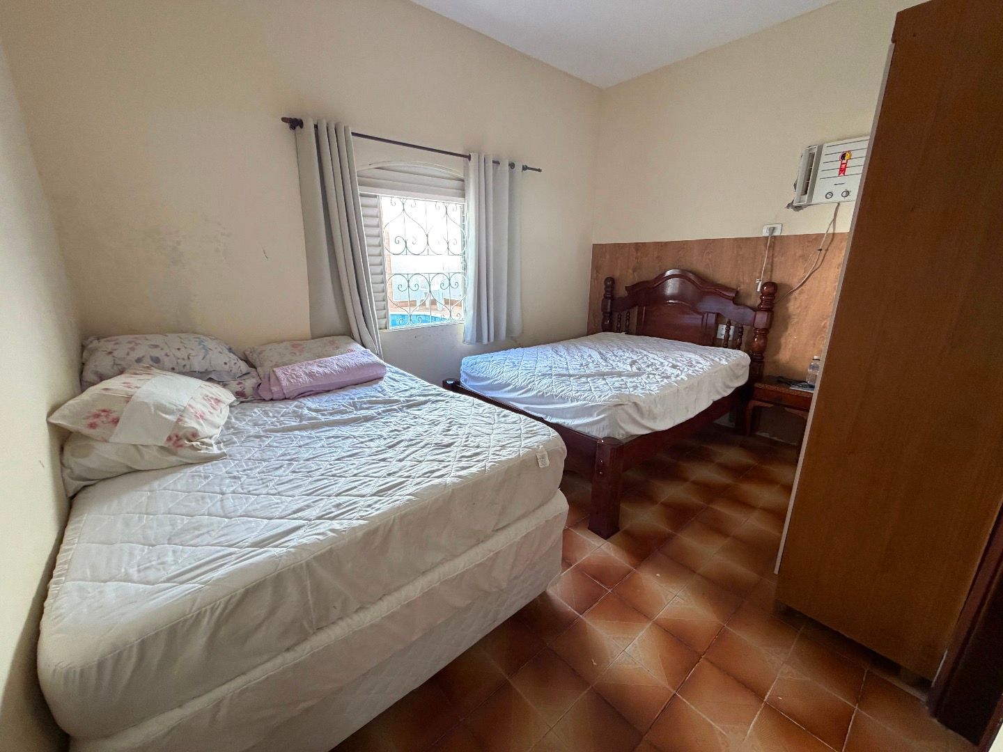 Casa com Piscina e 4 Suítes na Praia das Palmeiras, Jardim Britânia