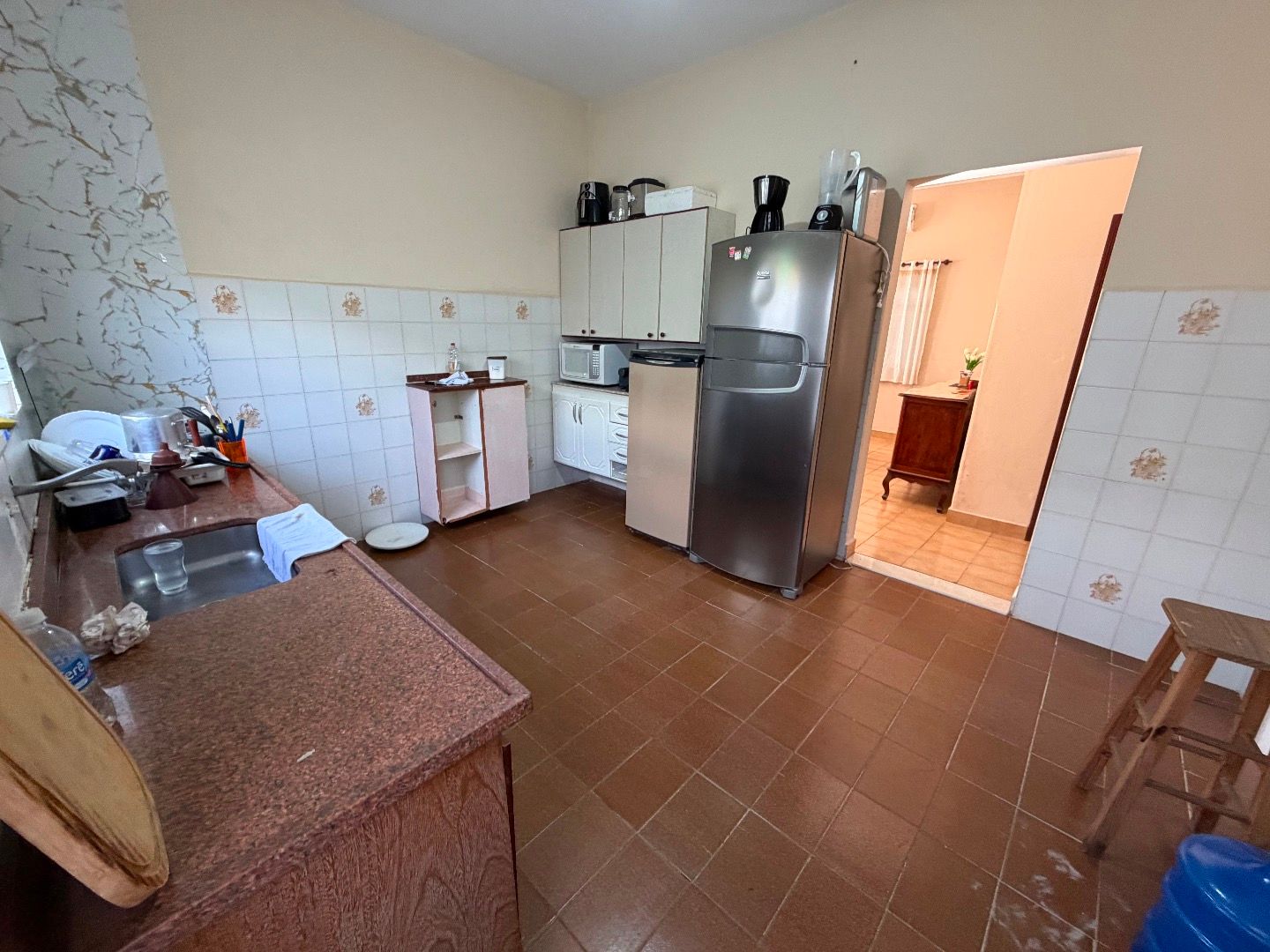 Casa com Piscina e 4 Suítes na Praia das Palmeiras, Jardim Britânia