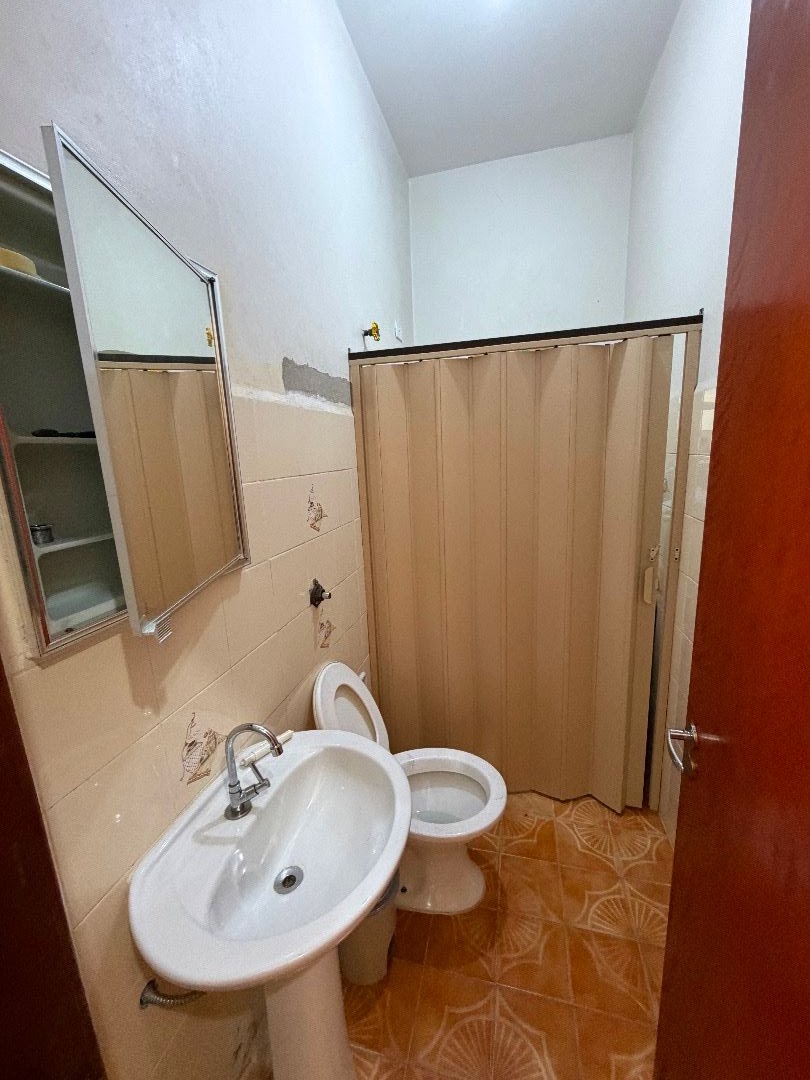 Casa com Piscina e 4 Suítes na Praia das Palmeiras, Jardim Britânia