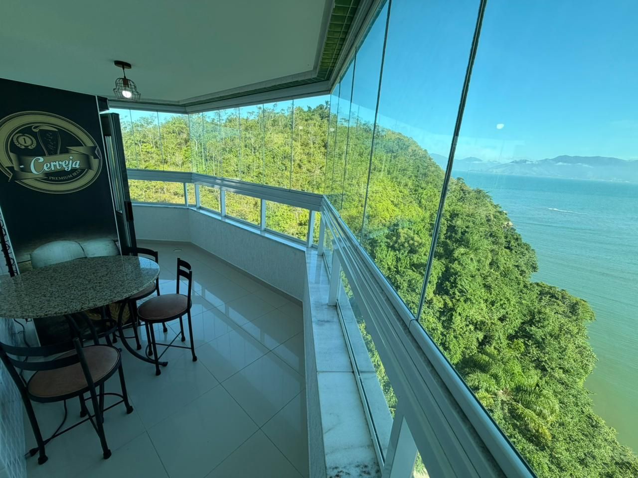 Apartamento Pé na Areia com Vista Deslumbrante para o Mar na Prainha