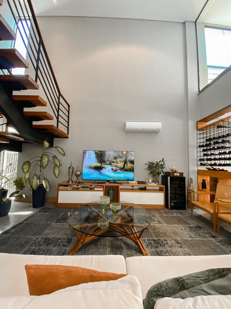 Sobrado Alto Padrão com Sacada e Vista para a Serra no Residencial Costa Nova, Massaguaçu