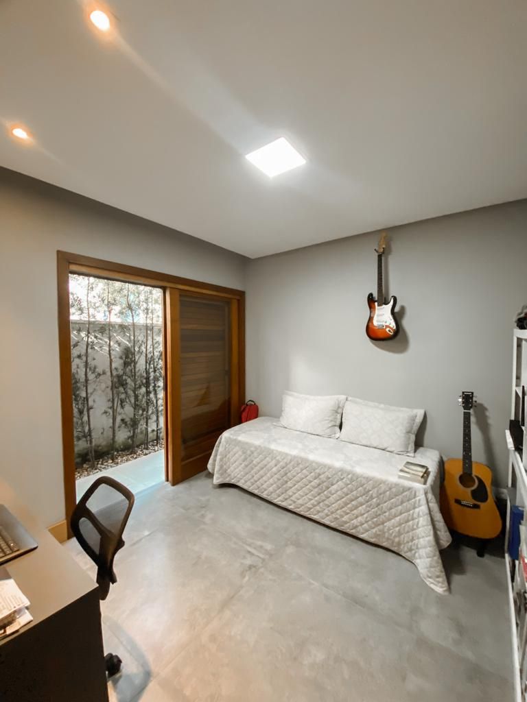 Sobrado Alto Padrão com Sacada e Vista para a Serra no Residencial Costa Nova, Massaguaçu
