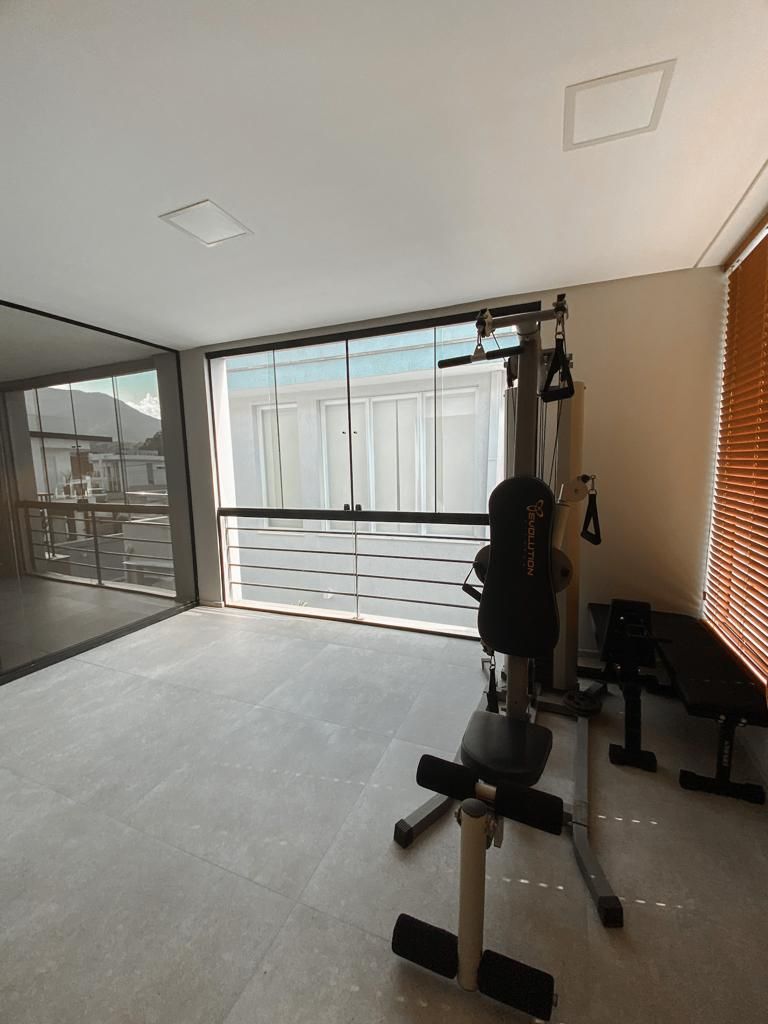 Sobrado Alto Padrão com Sacada e Vista para a Serra no Residencial Costa Nova, Massaguaçu