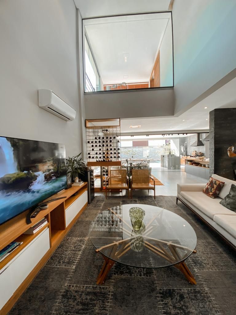 Sobrado Alto Padrão com Sacada e Vista para a Serra no Residencial Costa Nova, Massaguaçu