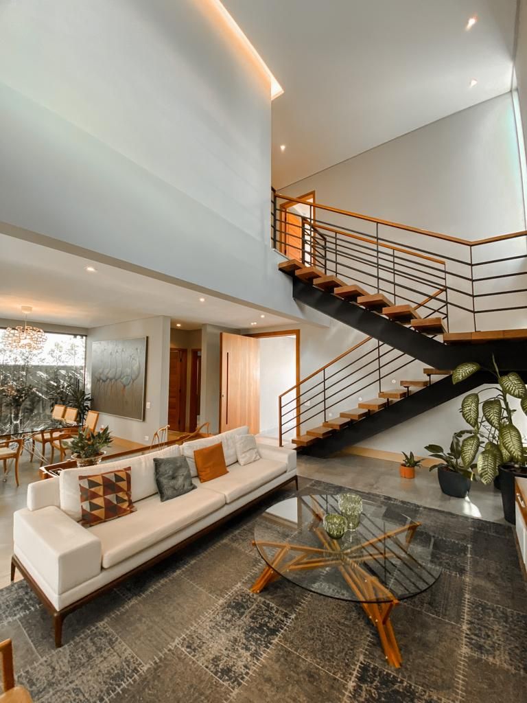 Sobrado Alto Padrão com Sacada e Vista para a Serra no Residencial Costa Nova, Massaguaçu